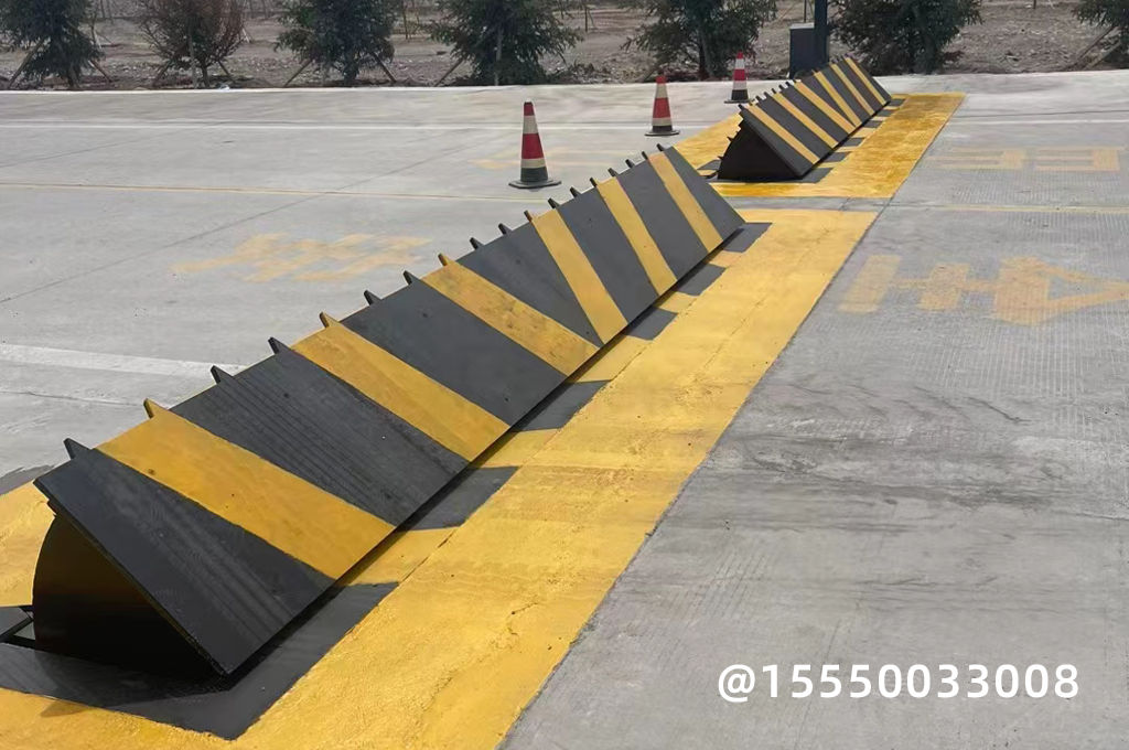 景區(qū)索道限流路障機(jī)(圖1)